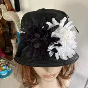 Vintage Black Straw Hat w Black & White Silk Flowers Vintage Black Straw Hat w Black & White Silk Flowers main image 3